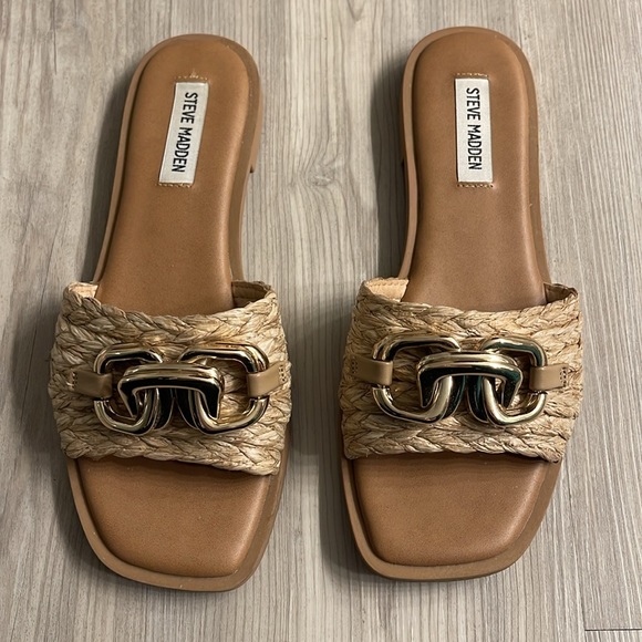 Steve Madden Shoes - Steve Madden Tan Raffia Slide Sandals with Gold Chain Detail Sz 8